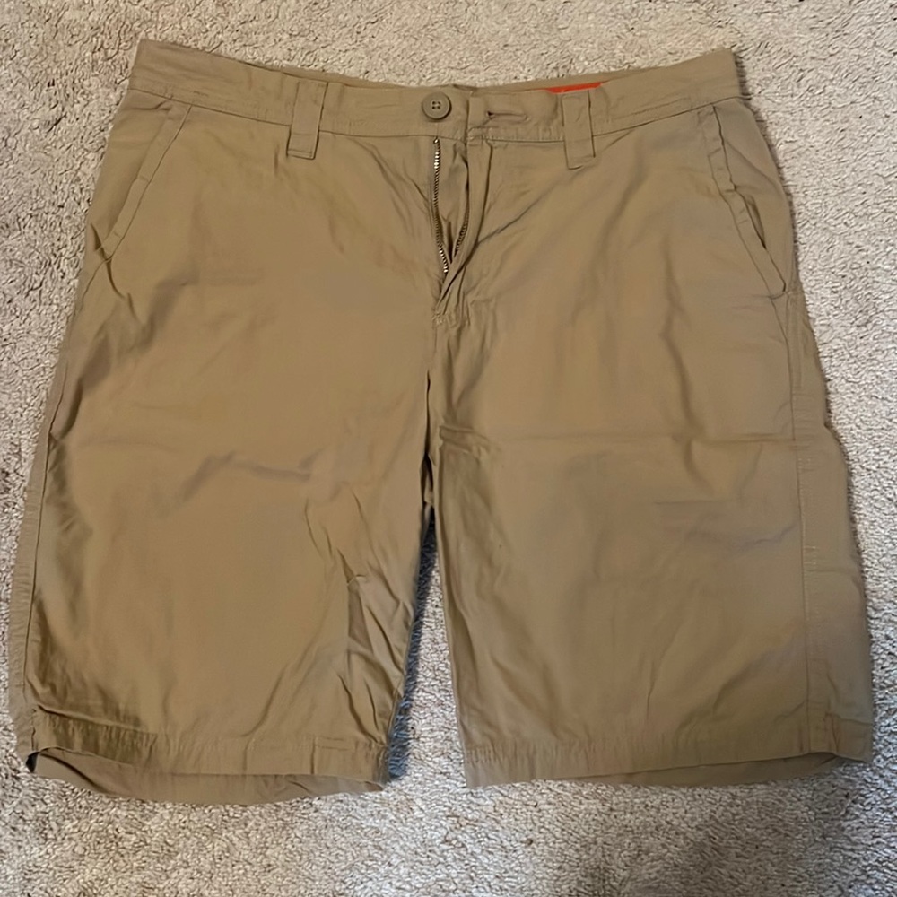 men’s Columbia khaki shorts